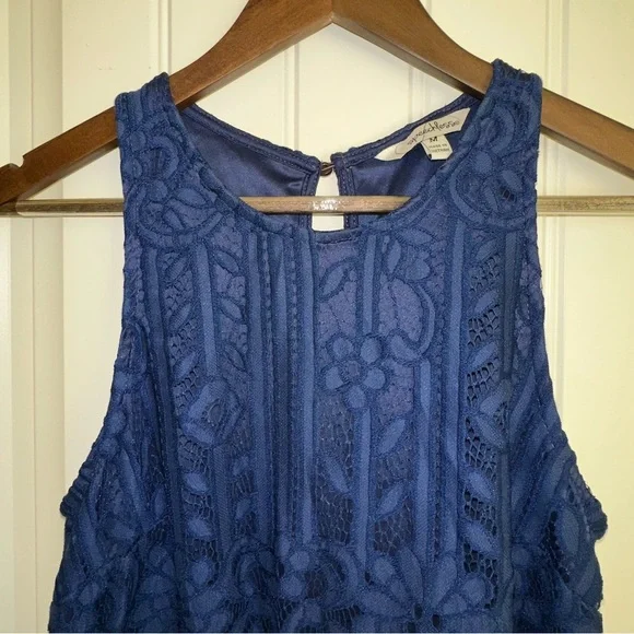 Speechless, navy blue lace shift mini dress 
Juniors medium - Picture 3 of 6